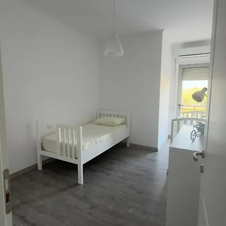 View 3 Bedroom Prime Location 地拉那
