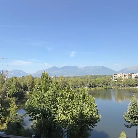 Apartment View 3 Bedroom Prime Location *